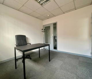 Bureau privé 13 m² 3 postes Location bureau Rue Saint-Simon Lyon 69009 - photo 1